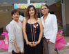 20072012 CON  las organizadoras del festejo, su suegra Rebeca Parada González y su cuñada Ariadna Hernández Parada.