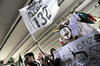 Jóvenes protestaron disfrazados de personajes del PRI en contra de los resultados de la elección presidencial.