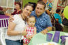 29072012 CARLOS  y Araceli Castrellón con su hijita Ximena.