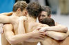 La madre de Michael Phelps lució emocionada al apreciar la despedida triunfal de su hijo en los Juegos Olímpicos.