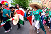 Mariachis amenizaron la llegada de la afición mexicana al estadio de Wembley-