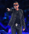 George Michael salió al escenario con el éxito "Freedom".