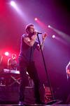 Tras su exitosa presentación en Monterrey, Nuevo León, en donde más de 14 mil asistentes asistieron, Adam Levine y compañía arribaron a la capital mexicana para ofrecer el primero de dos recitales en la Arena Ciudad de México.