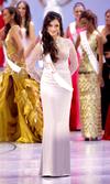 Wen, de 23 años, hereda la corona de la venezolana Ivian Sarcos, que ganó el concurso en 2011.