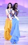 Miss Sudán del Sur, Atong Demach desfiló con un vestido azul en la ceremonia de Miss Mundo 2012.