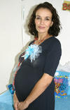 21082012 ANEL  Sáenz de Maury celebró el cercano nacimiento de su bebé.