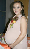 21082012 ARACELI  de Álvarez será mamá de un niño.