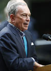 El alcalde de Nueva York Michael Bloomberg informó a los medios lo ocurrido en las cercanías del Empire State. (AP)