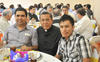 24082012 JESúS  Iván Chávez, Pbro. Rogelio Bautista y Pbro. David Batarse en una recepción de cumpleaños.