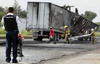 Por otra parte la Dirección de Seguridad Pública de La Barca, en los límites con Michoacán, reportó que fue incendiado un autobús de pasajeros.