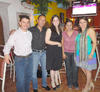26082012 ETZHA , Brit, Alonso y Anna en un restaurante de mariscos.