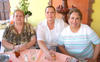 26082012 MARICARMEN , Paty e Irma felicitaron a Patricia de la Fuente, en su cumpleaños.