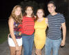 31082012 ANA,  Rosario y Omar despidieron a Luisa, por su cercano viaje de estudios.