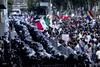 Antes de la sesión, estudiantes del movimiento "#YoSoy132" tomaron casetas de peaje en las autopistas de México a Cuernavaca y Querétaro y por la tarde marcharon desde Ciudad Universitaria hasta la sede del Tribunal con coronas fúnebres.