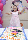 01092012 ANA VERóNICA  Salazar Flores apagó tres velitas en su pastel de cumpleaños.