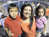 02092012 LUZMA  con los pequeños Emiliano y Bárbara Atilano.