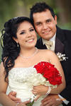 EMILY PAULINE Leyva Valenzuela y Jorge Ernesto González Silva, captados el día de su boda.-
Benjamín Fotografía