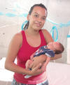 06092012 BIENVENIDA.  Yadira Hernández recibió a su hijo Sebastián.