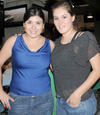 07092012 EN EL ESTADIO.  Claudia Villegas y Be Bermúdez, disfrutaron del partido Santos contra Tigres.