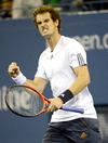 Murray se sintió reforzado en su confianza e inició la segunda manga de forma arrolladora para romperle dos veces el saque a Djokovic, que seguía sin tener control del juego y el viento reinante de nuevo en la pista Arthur Ashe para nada le beneficiaba.