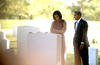El presidente y su esposa Michelle visitaron tumbas de militares muertos en las guerras de Irak y Afganistán.
