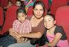09092012 CRISTIAN , Araceli y Natalie en una función de teatro.
