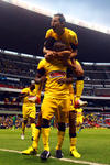 El ecuatoriano Christian Benítez alcanzó la cima de la clasificación de goleadores y de paso perfiló la victoria del América por 2-0 sobre el actual campeón mexicano.