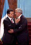 Peña Nieto dijo, luego de encabezar con el presidente Pérez Molina una sesión conjunta de sus equipos de trabajo, que existe “gran interés y voluntad compartida” para propiciar una nueva etapa de las relaciones binacionales.