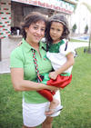 22092012 MARY CARMEN  con su hija Mariana.