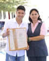 22092012 EL MEDALLISTA  olímpico y jugador del equipo de casa recibió un reconocimiento por parte de la institución educativa.