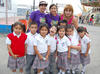 29092012 CHEPIS  de Pérez y la reina de la Feria Torreón Marcela I junto a la profesora y alumnos del Hecat.