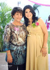 30092012 YAZMíN  acompañada de su mamá Sra. Yolanda Hurtado de Torres, organizadora de tan bonito festejo.