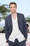 El actor británico Robert Pattinson de 26 años de edad dejó es el número uno. (EFE)