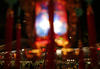 En muchos lugares se encenderán linternas, sobre todo rojas, para dar mayor magia a la noche, y en el sur (Hong Kong, Cantón...) se celebrarán las tradicionales danzas de dragones y leones que suelen acompañar a las fiestas chinas para atraer la fortuna y alejar los malos espíritus.