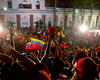 "Ha sido un día memorable, por eso desde lo más profundo de mi corazón les doy las gracias y le pido a Dios que me dé vida y salud", dijo Chávez ante una multitud de seguidores congregados ante el "balcón del Pueblo" del Palacio de Miraflores, en Caracas.
