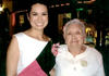 25102012 CUMPLEAñOS.  Elizabeth Ramírez junto a la cumpleañera Sra. Bertha Garza Vda. de Ramírez, en su festejo de 89 años de vida.