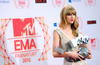La cantante Taylor Swift llenó de buena vibra el escenario en donde tuvo una presentación.