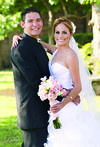 SRITA. LORENA Viesca Acosta y Dr. Marco Antonio Burgos, el día de su matrimonio.-
Sepúlveda Fotografía