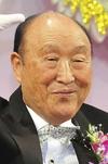 2 de septiembre. El reverendo Sun-Myung Moon, fundador de la Iglesia de la Unificación, falleció en un hospital de la capital surcoreana a los 92 años, por complicaciones de la neumonía que padecía, informaron fuentes de la organización religiosa.