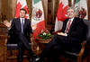 Enrique Peña Nieto y el primer ministro canadiense Stephen Harper, caminaron en el Salón de Honor del Parlamento en Ottawa.