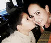 Lic Sergio Mtz y Dra Judith Rdz con Santa Claus en Galerias Laguna