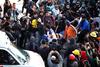 Después, un grupo de manifestantes que intentaba ingresar al primer cuadro de la ciudad se enfrentó con elementos del cuerpo de granaderos de la policía capitalina.