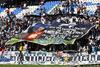 Los aplausos se desgranaron desde la tribuna por los miles de aficionados, al tiempo que sus familiares se redimían del dolor ante la solidaridad del público que a cada instante enalteció el legado del “Cóndor”.