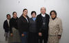 08122012 ANIVERSARIO PARROQUIAL.  Ana Enrí­quez, Victoria Martínez, Lucy de León, Ana López, Monseñor José Guadalupe Torres y Gloria Romero.