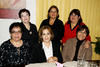 11122012 YOLIS  Marí­nez junto a sus amigas: Alma, Chayo, Maye, Velia y Cecy.