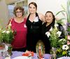 22122012 WENDY  acompañada de su mamá, Sra. Nora Dena de Gil y su futura suegra Sra. Verónica Morales de Rivas, organizadoras del evento.