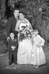 DAVID Salais Salazar y Adriana Vargas Gómez, el día de su boda; los acompañan
sus hijos Rodrigo y Daniela Salais Vargas.- Studio R. Sosa
