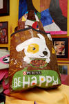 30122012 BOLSO  hecho a base de una bolsa de alimento para mascotas.