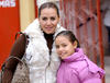 02012013 PRENATAL.  Elvita Parrilla junto a su hija Amelia durante su fiesta de canastilla.