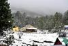 Con temperaturas de hasta menos 9 grados en algunas zonas altas de la Sierra de Arteaga, la Unidad de Protección Civil reportó la presencia de nevadas.